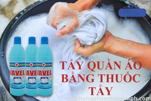Tay-muc-but-bi-tren-ao-bang-nuoc-soi-pha-thuoc-tay