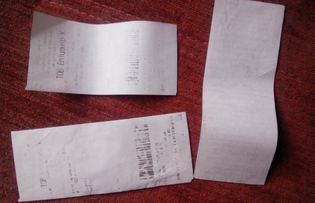 Độ ẩm cao có thể khiến giấy in nhiệt mềm, cong vênh, dễ rách và làm giảm chất lượng bản in