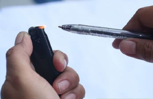Cẩn thận khi sử dụng nhiệt để xử lý bút tắc mực, tránh làm biến dạng vỏ hoặc hư hỏng đầu bi