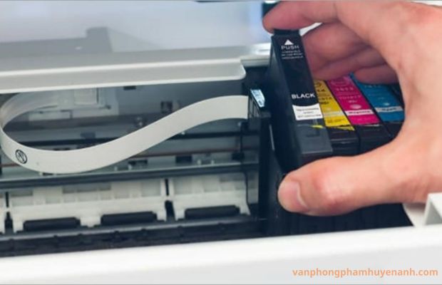 Thay hộp mực mới là giải pháp tối ưu giúp đảm bảo chất lượng bản in sắc nét, máy in vận hành ổn định