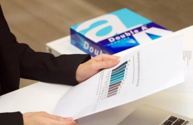 Giấy Double A nổi bật với độ trắng cao, bề mặt mịn và khả năng in ấn chuyên nghiệp
