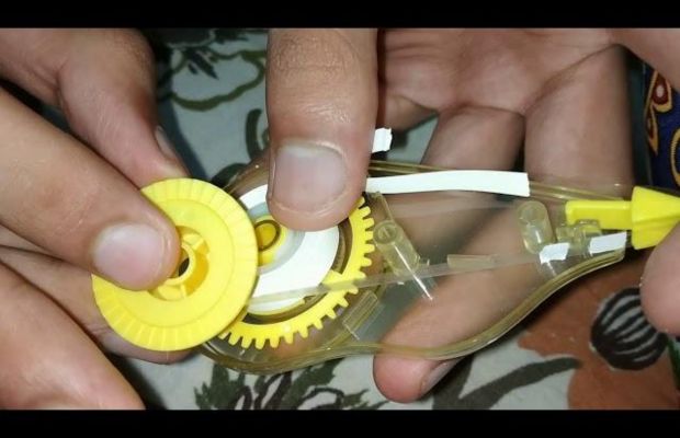 Hướng dẫn sửa bút xóa kéo khi băng xóa bị đứt hoặc kẹt bằng cách điều chỉnh bánh xe cuộn băng