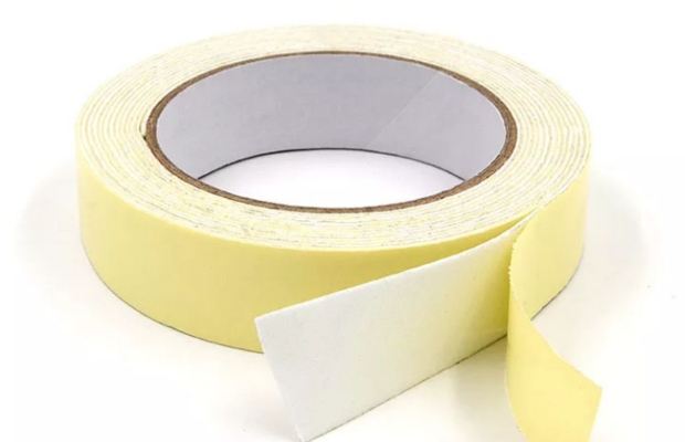 Băng keo 2 mặt cần được sử dụng đúng cách để đảm bảo độ bám dính và hiệu quả