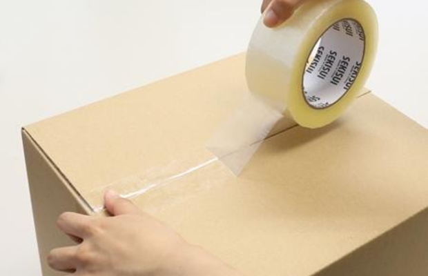 Băng keo trong được sử dụng để dán tài liệu, niêm phong bưu phẩm, đóng gói thùng carton