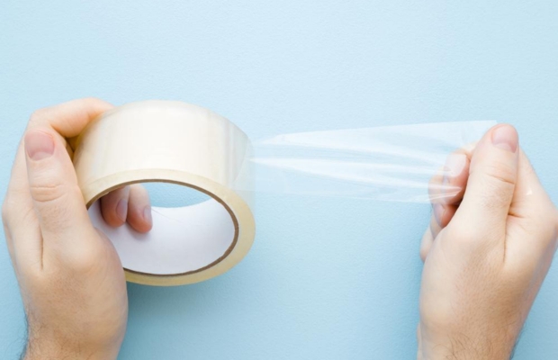Băng keo trong đạt chuẩn có cuộn keo đều đẹp, màng trong ít khuyết điểm và lõi giấy chắc chắn