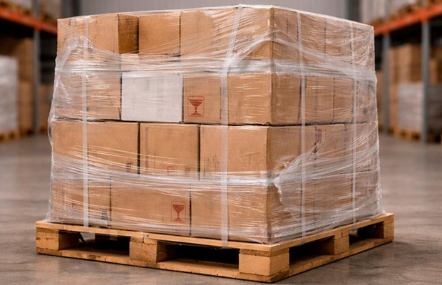 Màng PE quấn pallet giúp cố định hàng hóa, hạn chế xô lệch và bảo vệ kiện hàng