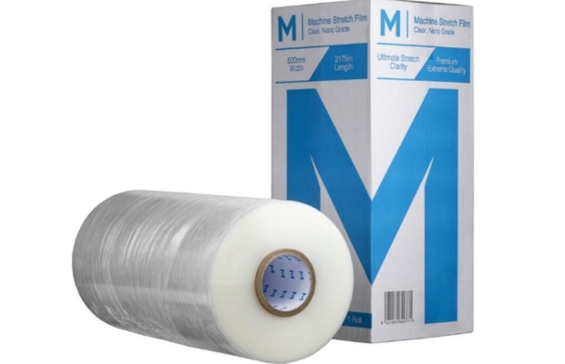 Màng PE quấn máy có dạng cuộn lớn, được thiết kế để sử dụng trên máy quấn pallet